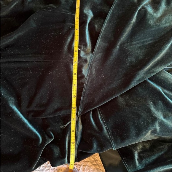 Gorgeous V-Neck Deep Emerald Green
Velvet Jumpsuit-Worn Once Alex Marie W/ Belt - Picture 7 of 7